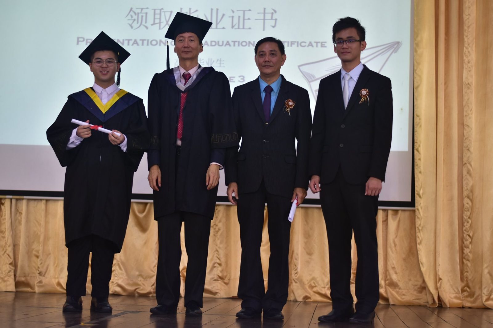“今年花落颜色改,明年花开复谁在”,刘希夷的一首《代悲白头翁》带出了红颜易老,生命无常的心理