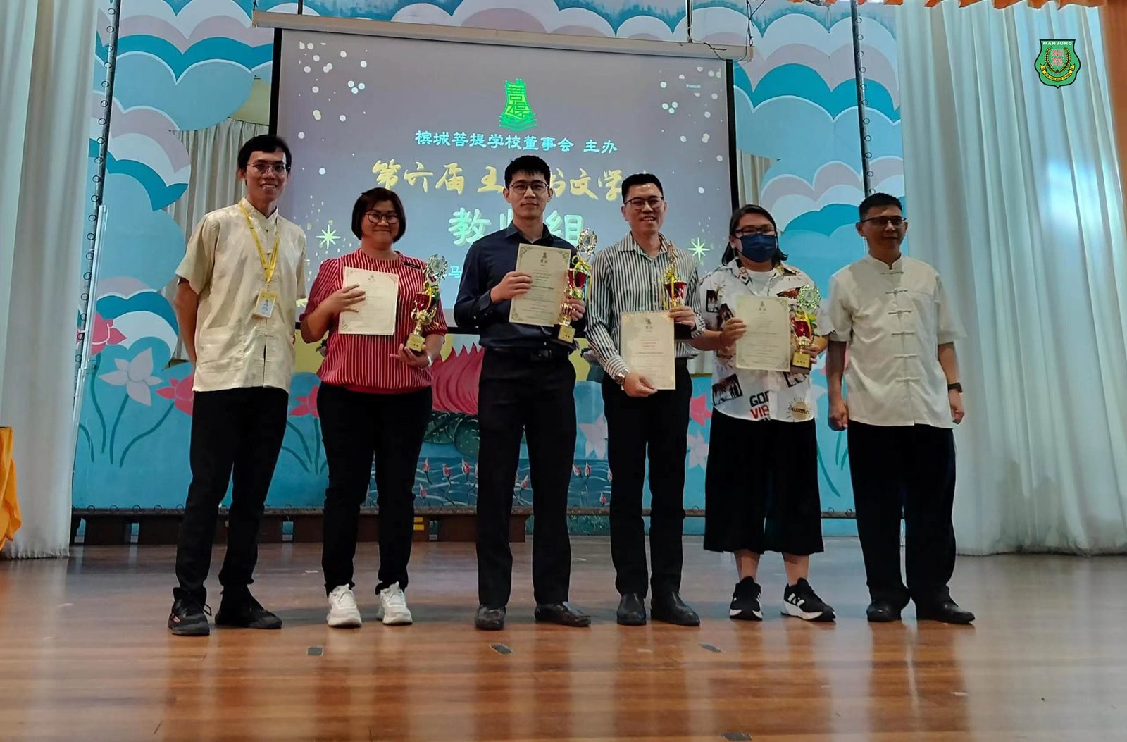 南华独中师生载誉而归·王弄书文学奖斩获佳绩